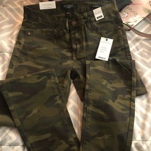 Judy Blue camo pants, size 7/28. NWT